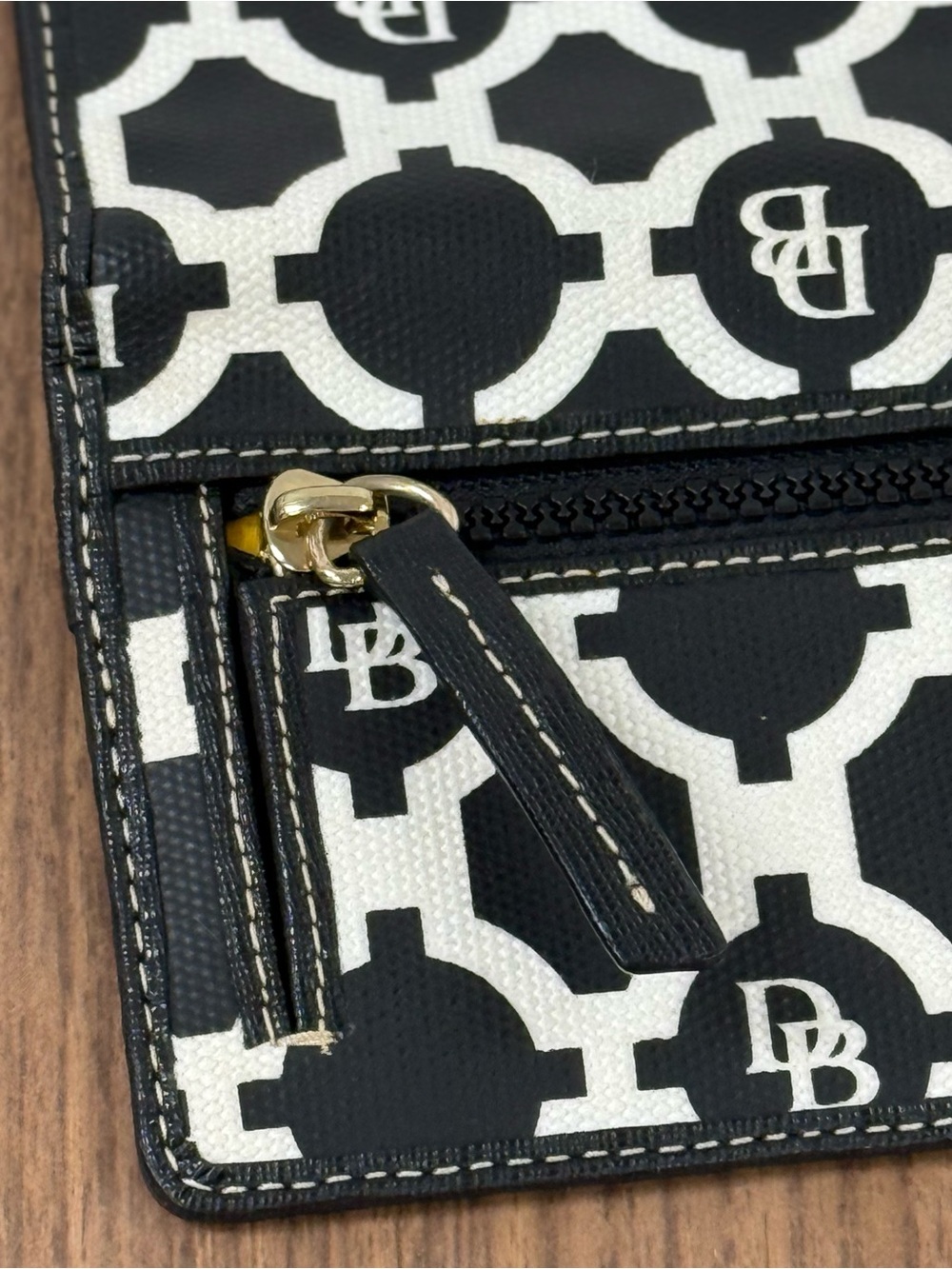 Dooney & Bourke Black and White Geometric Logo Continental Wallet - Picture 5 of 10